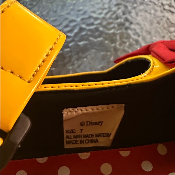Disney Minnie Mouse Yellow Dress Shoes with Red Bow - Picture 2 of 8